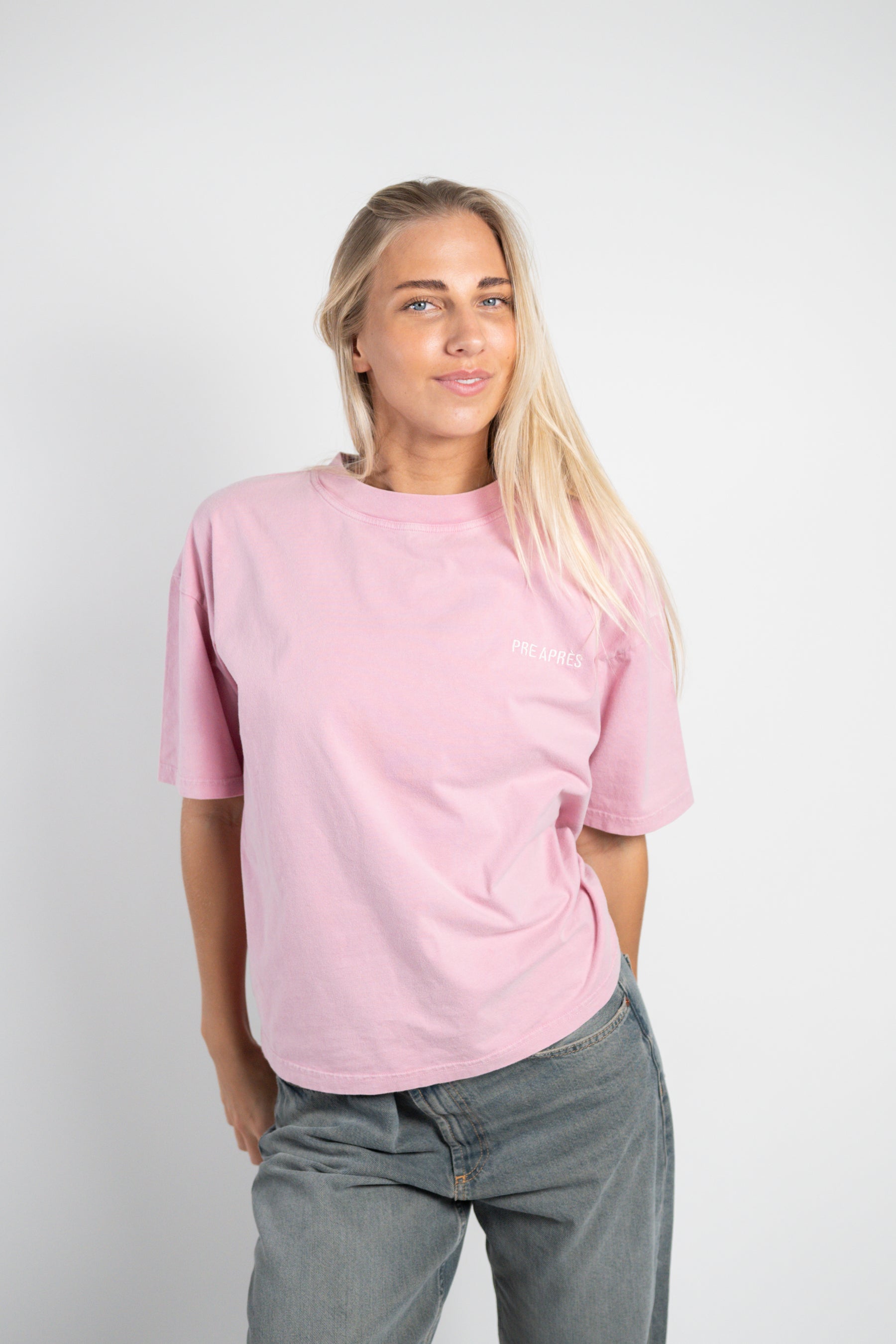 Women Who Ski Oversized Tee - Soft Pink