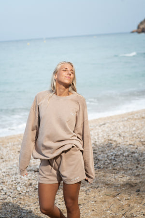 Model is 176cm and is wearing size XL
