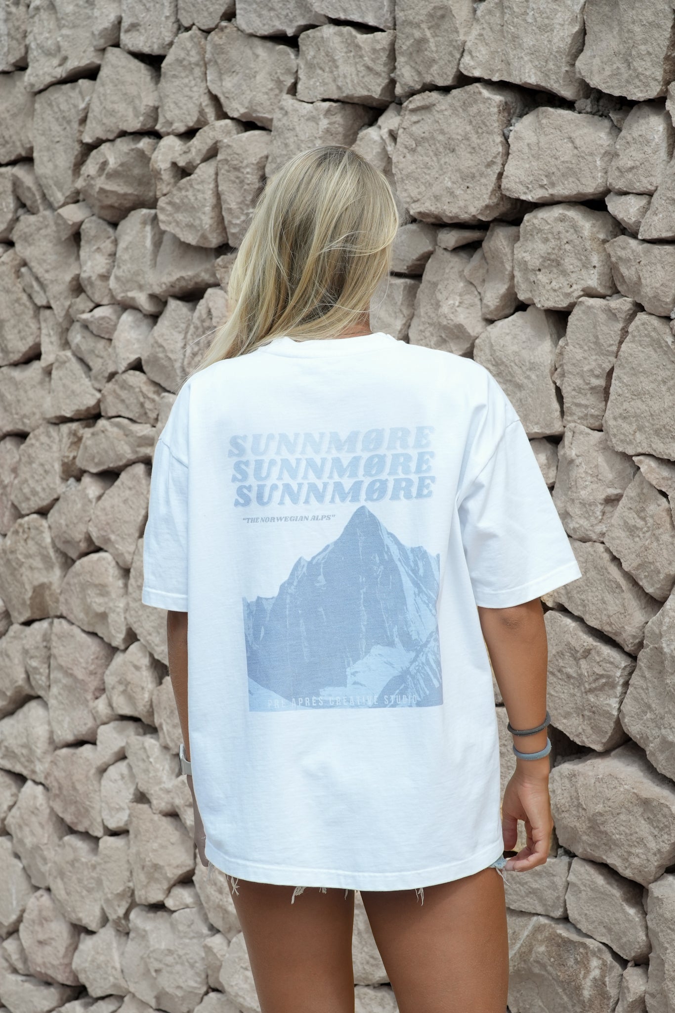 Model is 176cm and is wearing size M