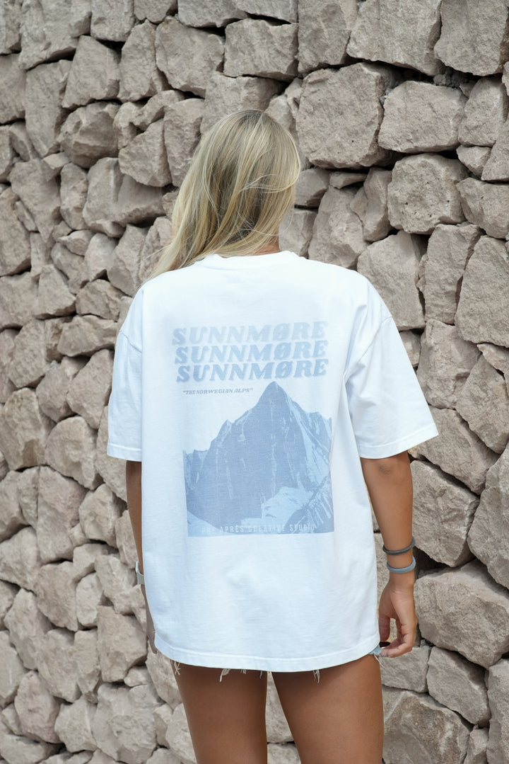 Model is 176cm and is wearing size M